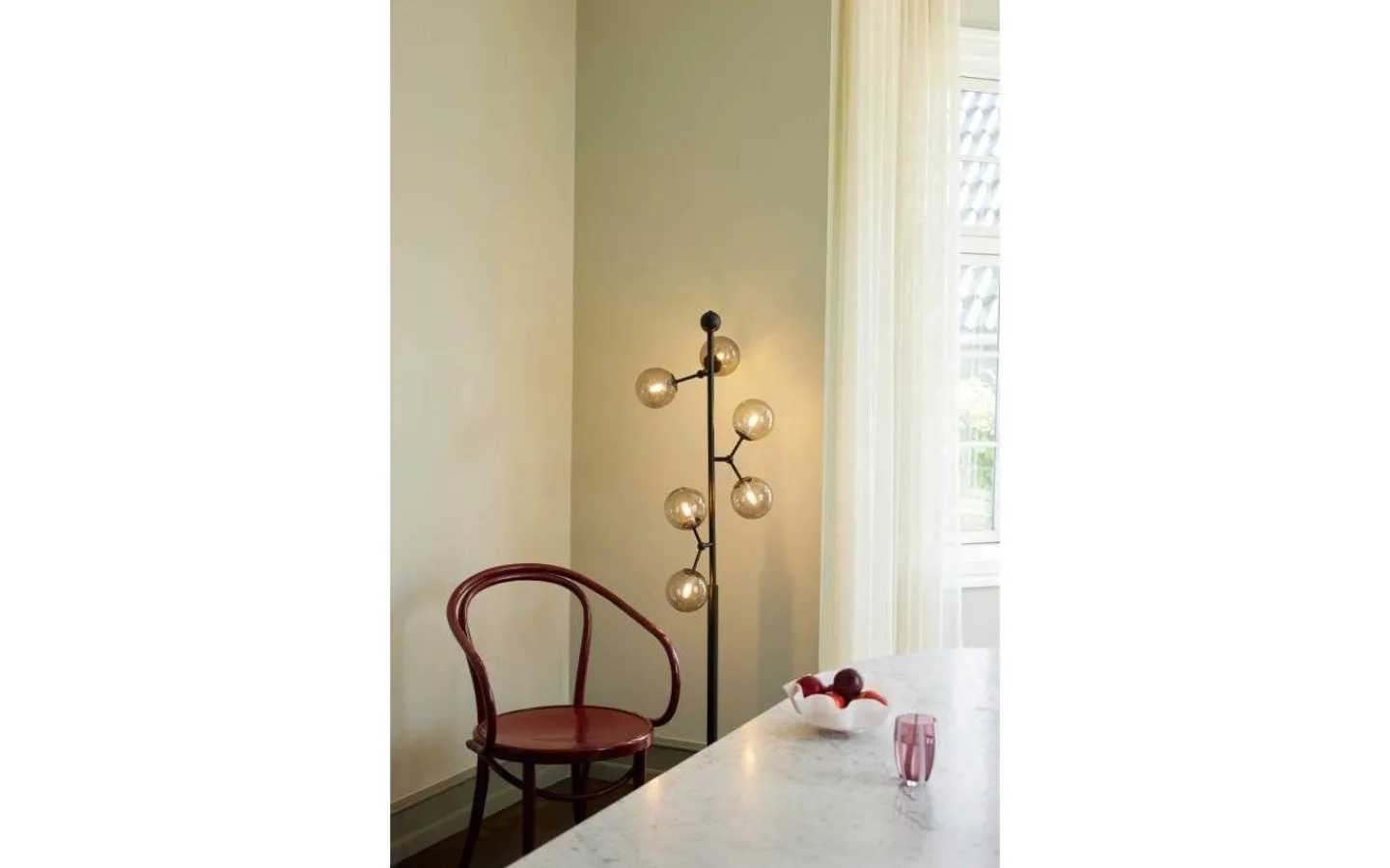 Golvlampor-Halo Design Atom Golvlampa 155cm Svart/Smoke
