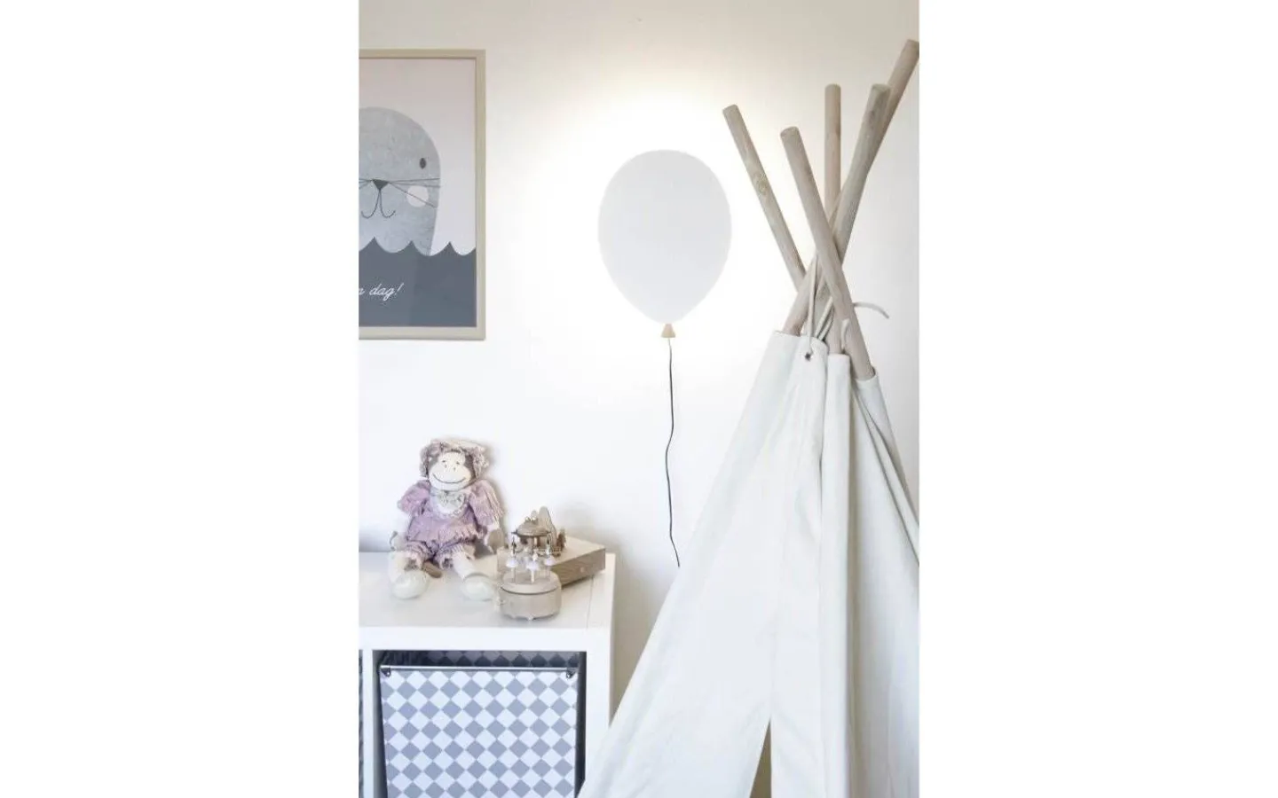 Barnrum < Globen Lighting Balloon Vägglampa 35cm LED 6W Vit