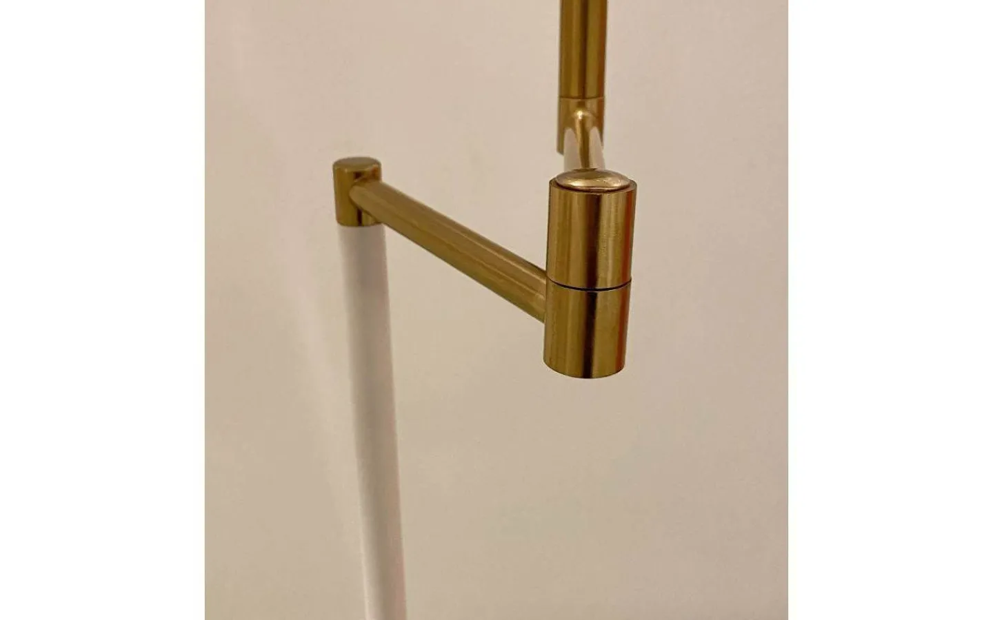 Vardagsrum|Golvlampor-Aneta Birka Golvlampa 155cm Vit/Mässing
