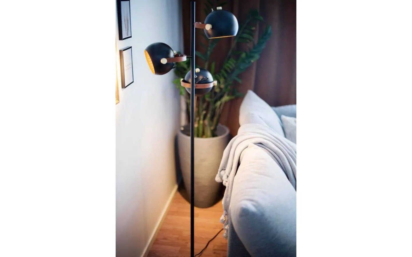 Vardagsrum|Golvlampor < Aneta Bow Golvlampa 152cm 3L Svart