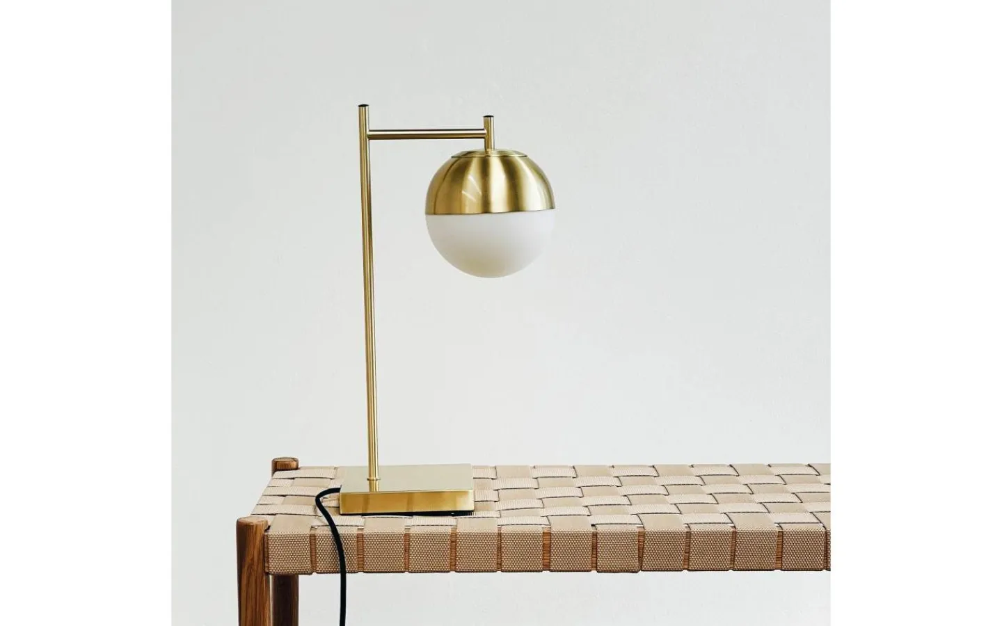 Skrivbordslampor|Bordslampor-Dyberg Larsen Caen Bordslampa 45cm Opal/Mässing