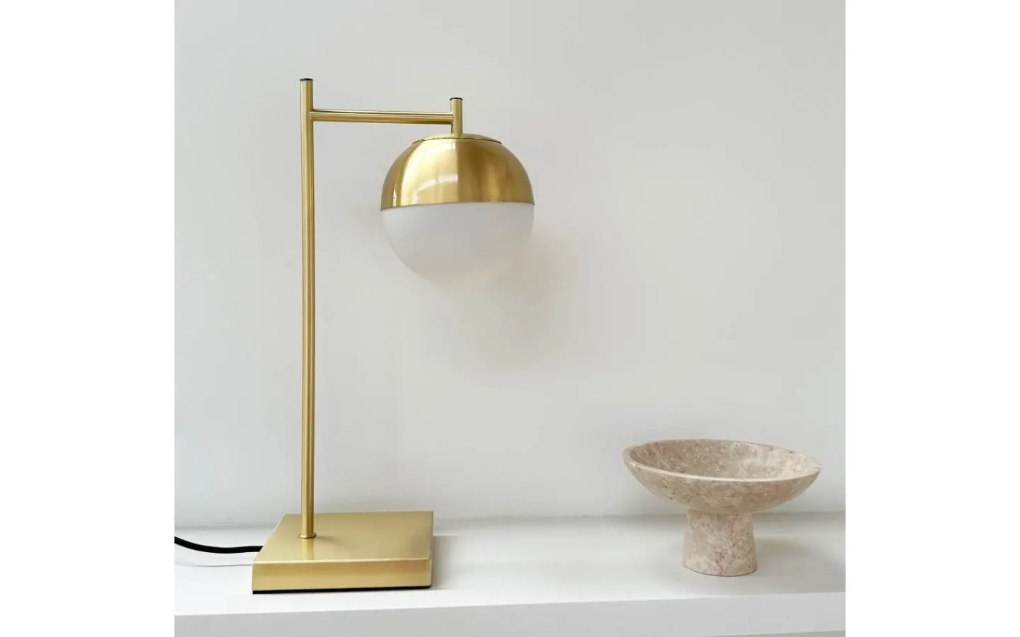 Skrivbordslampor|Bordslampor-Dyberg Larsen Caen Bordslampa 45cm Opal/Mässing