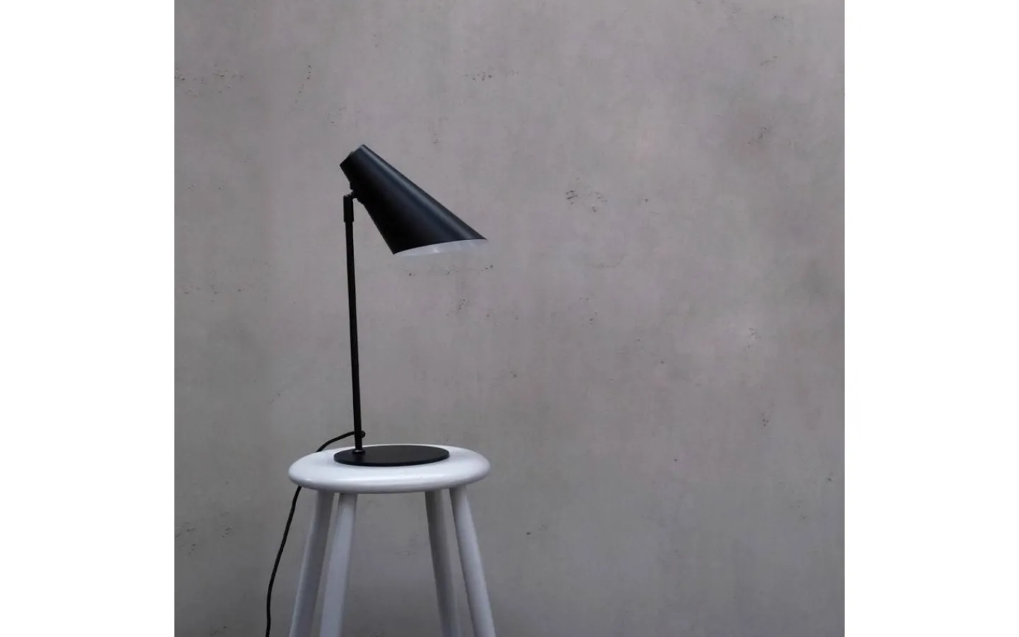 Skrivbordslampor-Dyberg Larsen Cale Skrivbordslampa 50cm Svart