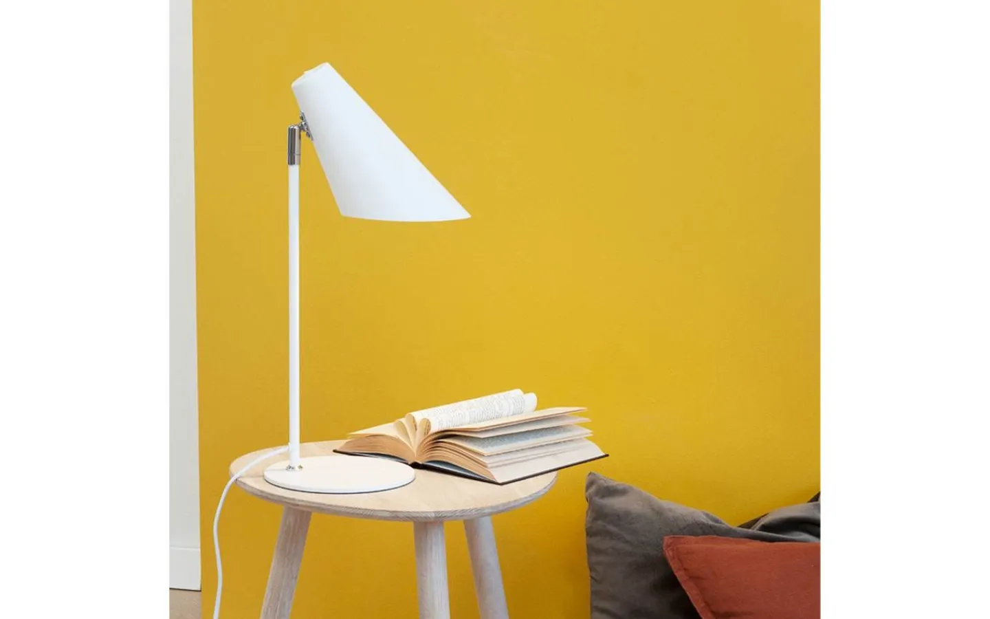 Skrivbordslampor < Dyberg Larsen Cale Skrivbordslampa 50cm Vit