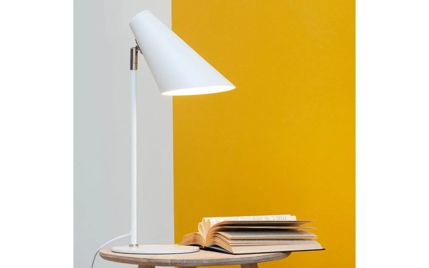 Skrivbordslampor < Dyberg Larsen Cale Skrivbordslampa 50cm Vit