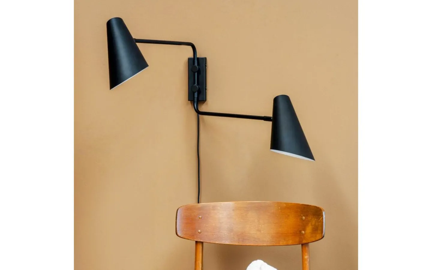 Läslampor < Dyberg Larsen Cale Vägglampa Svart med 2 Stavar