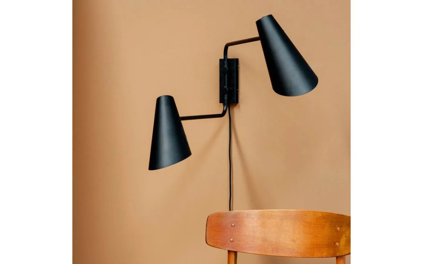 Läslampor < Dyberg Larsen Cale Vägglampa Svart med 2 Stavar