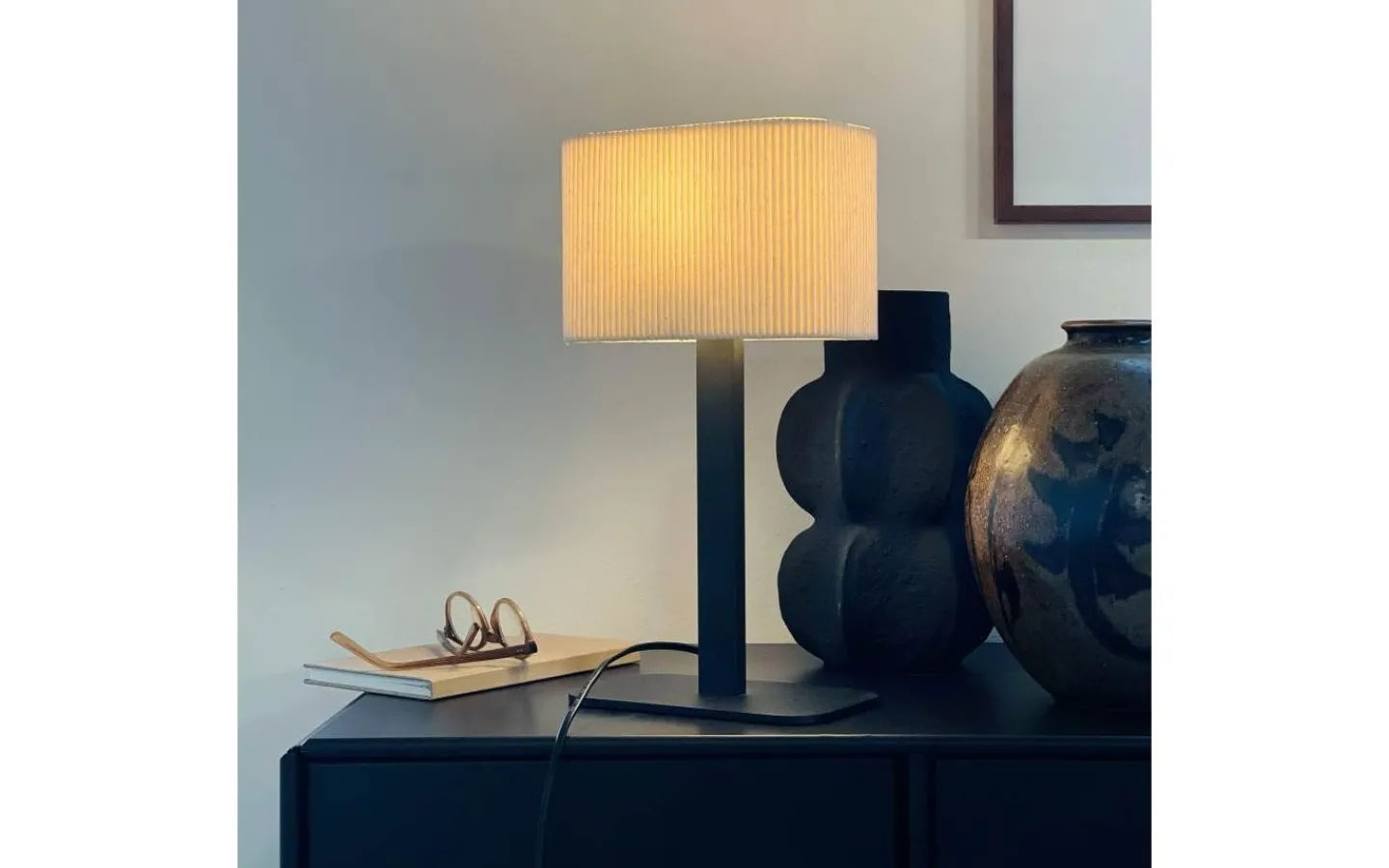 Bordslampor < Dyberg Larsen Calix Oval Bordslampa 39cm Svart