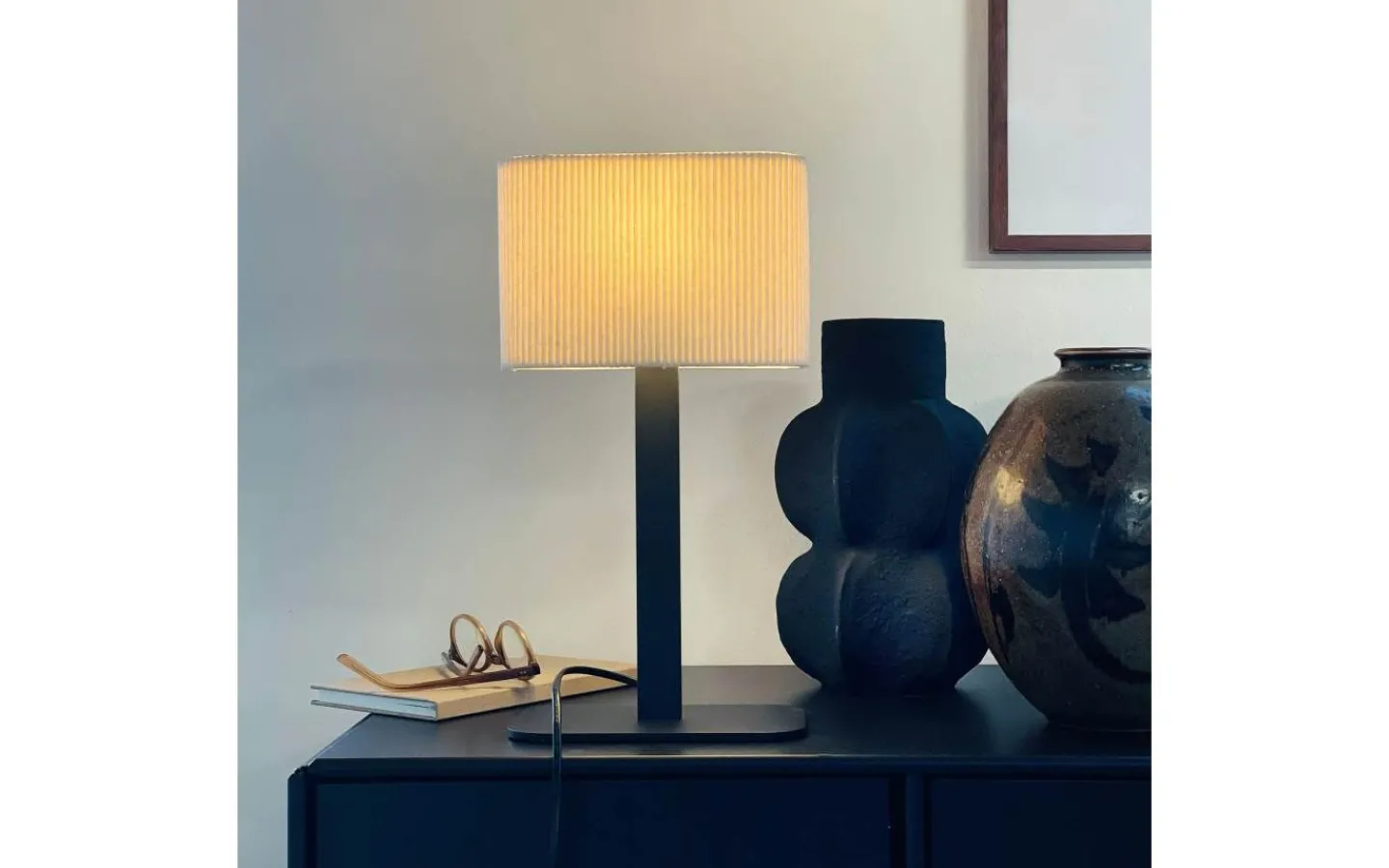 Bordslampor < Dyberg Larsen Calix Oval Bordslampa 39cm Svart