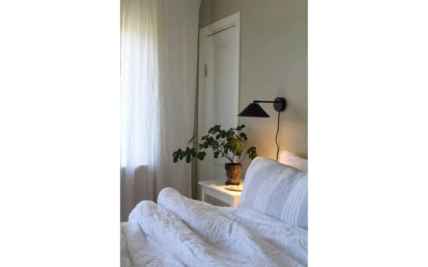 Läslampor-Globen Lighting Cannes Vägglampa 20cm Svart