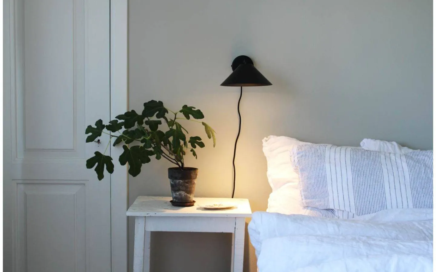 Läslampor-Globen Lighting Cannes Vägglampa 20cm Svart