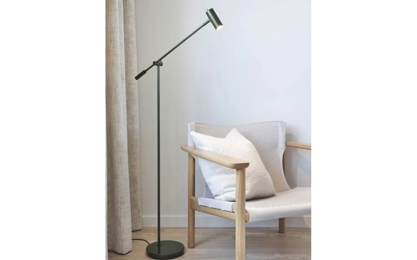 Vardagsrum|Golvläslampor < Belid Cato Golvlampa 134cm LED GU4 Dimbar Skogsgrön/Svart