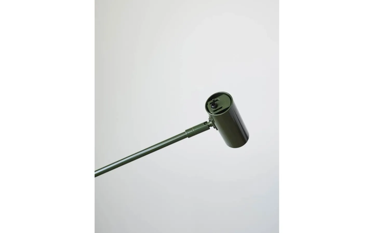 Vardagsrum|Golvläslampor < Belid Cato Golvlampa 134cm LED GU4 Dimbar Skogsgrön/Svart