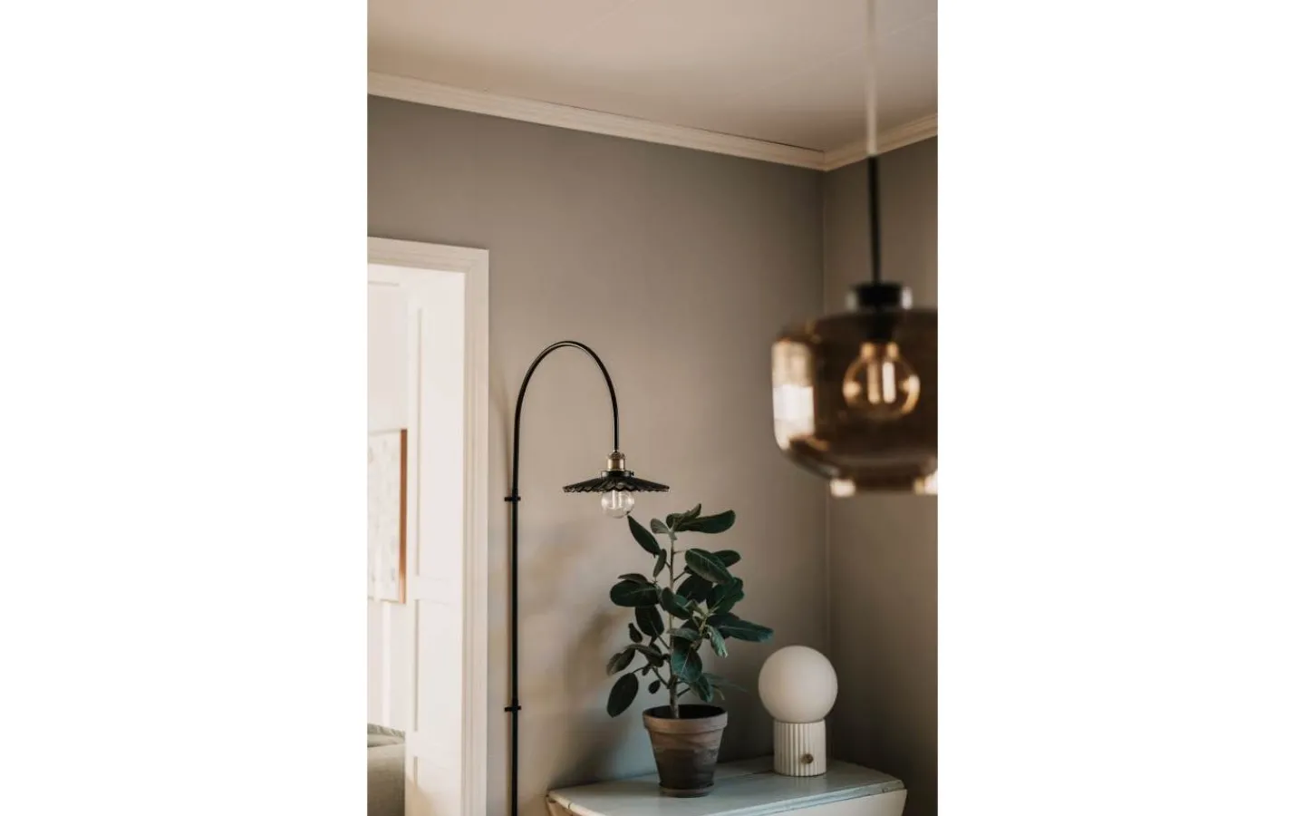 Lampetter < Globen Lighting Cobbler Vägglampa 150cm Rök