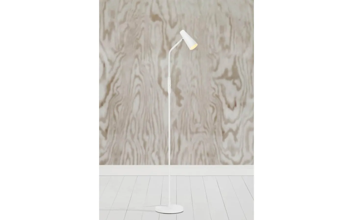 Vardagsrum|Golvläslampor < Markslojd Crest Golvlampa 145cm Vit