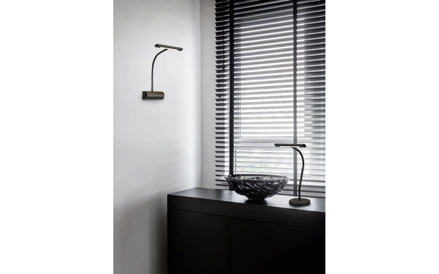 Skrivbordslampor < Trio Lighting Curtis Skrivbordslampa LED mattsvart