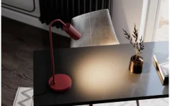 Skrivbordslampor < By Rydens Curve Bordslampa 50cm Matt Mörkröd