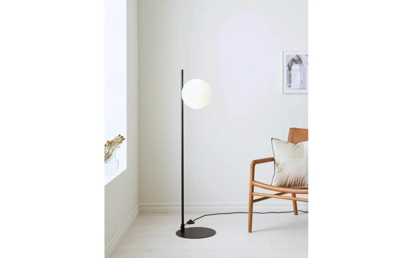 Golvlampor < Markslojd Dione Golvlampa 135cm Svart/Vit