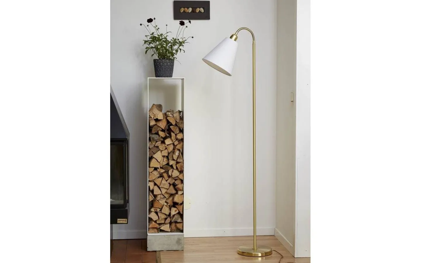 Klassiska Golvlampor|Golvfötter < ArmaturHantverk Haga Golvfot 1L 140cm Mässing