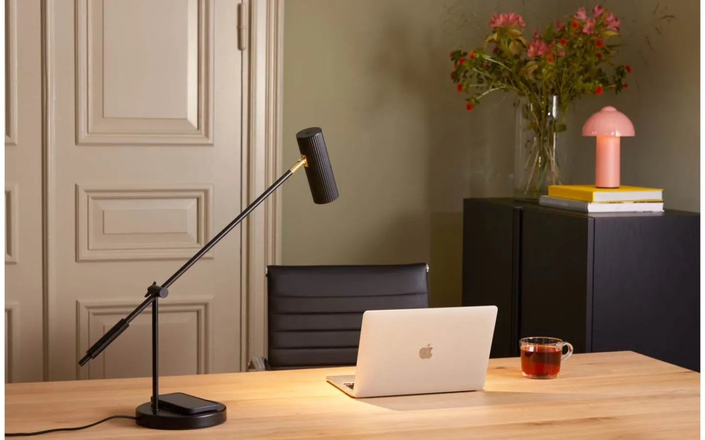 Skrivbordslampor < Globen Lighting Hubble Read Bordslampa 64cm Svart