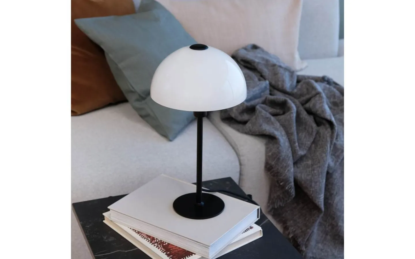 Bordslampor < Dyberg Larsen Jazz Bordslampa 38,5cm Opal/Svart