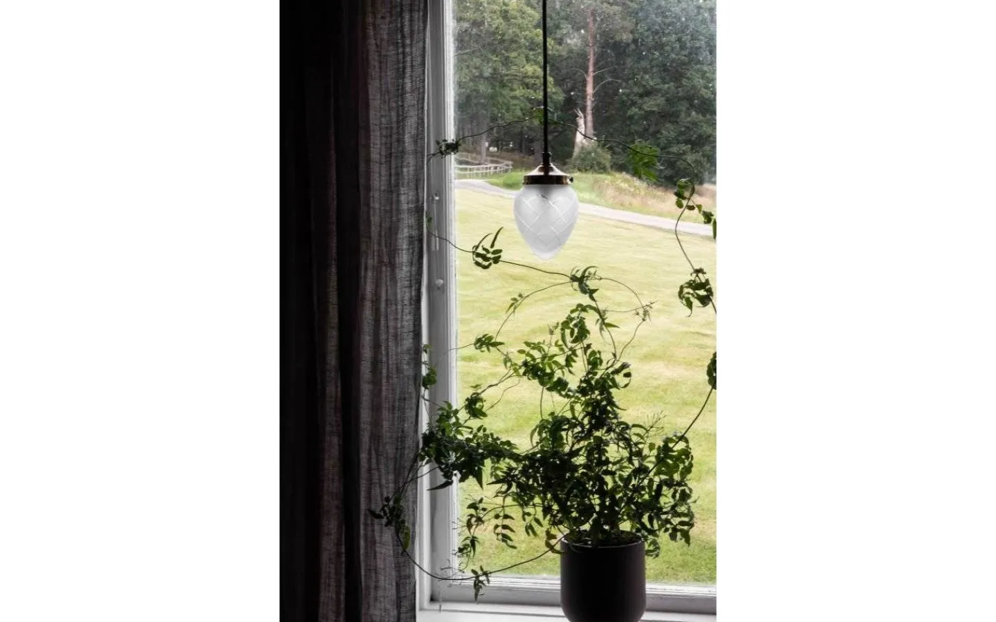 Fönsterlampor-Globen Lighting Juni Fönsterlampa Opal