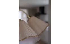 Toppringsskärmar|Plisserade Lampskärmar < ArmaturHantverk Kurtan Toppringskärm Ø25cm Nougat