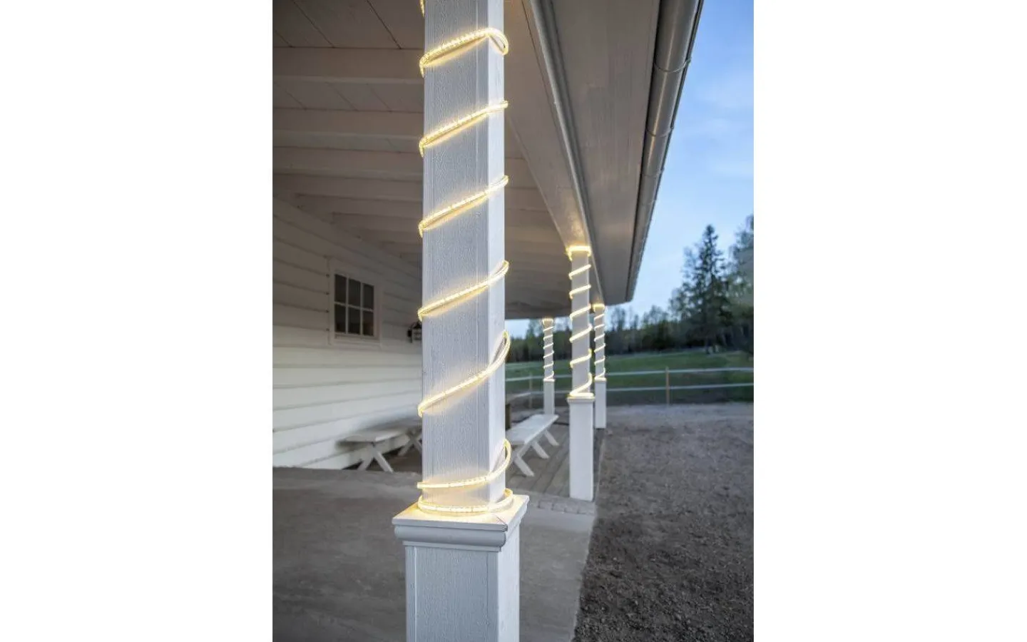 230V Led Slinga|230V Led Slinga-Star Trading LEDstrip Varmvit 8,3W 5m