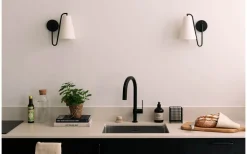 Lampetter < Globen Lighting Lou Vägglampa Vit Bouclé/Svart