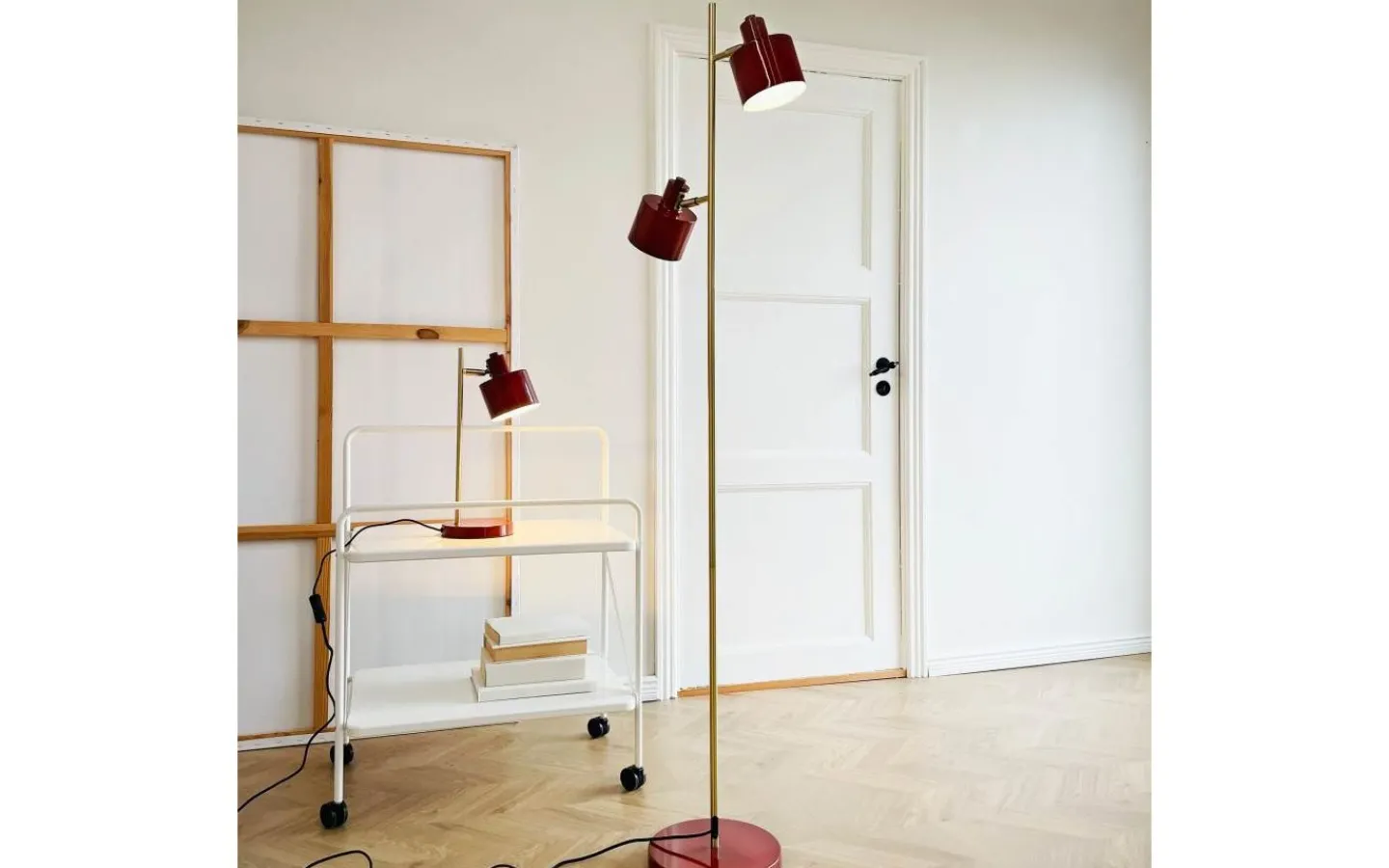Skrivbordslampor < Dyberg Larsen Ocean Skrivbordslampa 43cm Mörkröd/Mässing