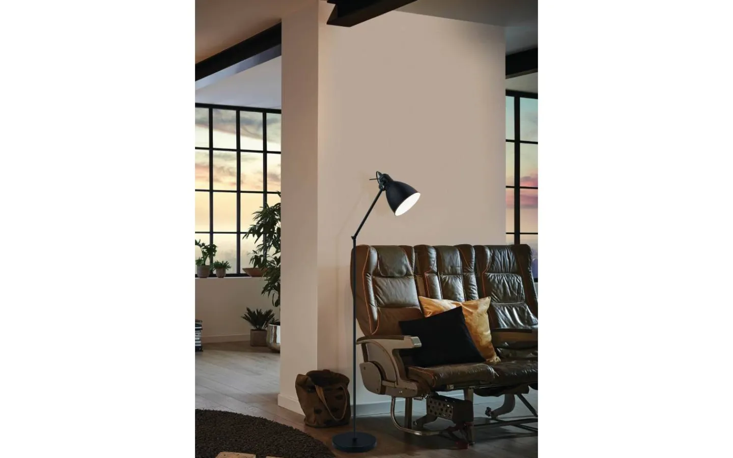 Golvläslampor < Eglo Priddy Golvlampa Svart