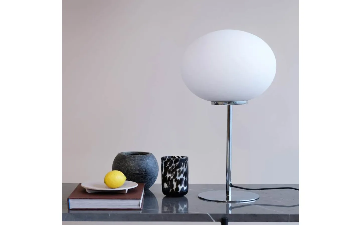 Bordslampor < Dyberg Larsen Queen Bordslampa 49cm Opal/Krom