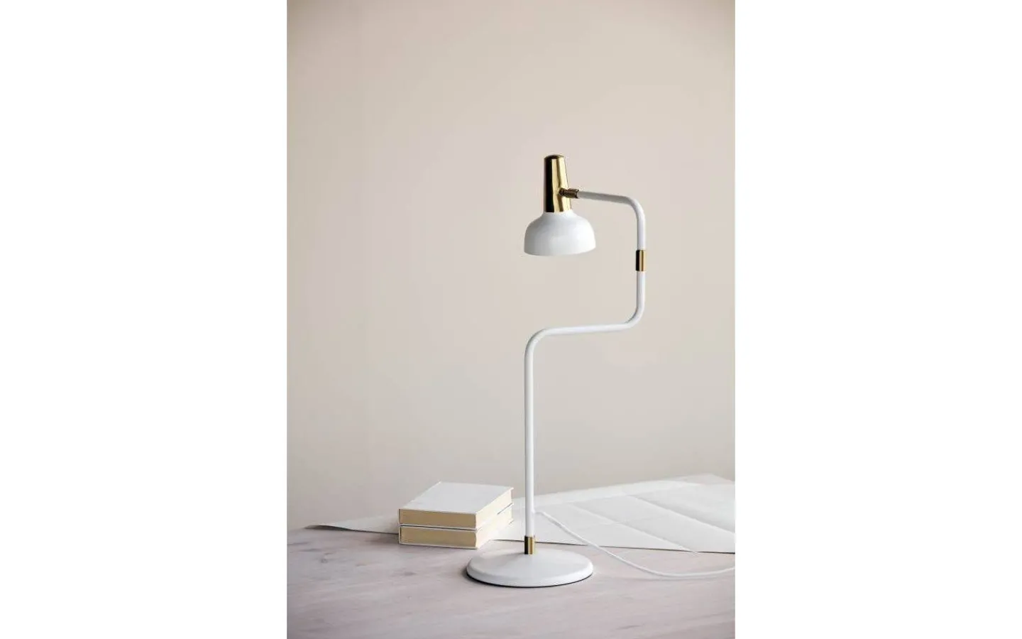 Sovrum|Skrivbordslampor < CO Bankeryd Ray Bordslampa 57cm Vit/Mässing