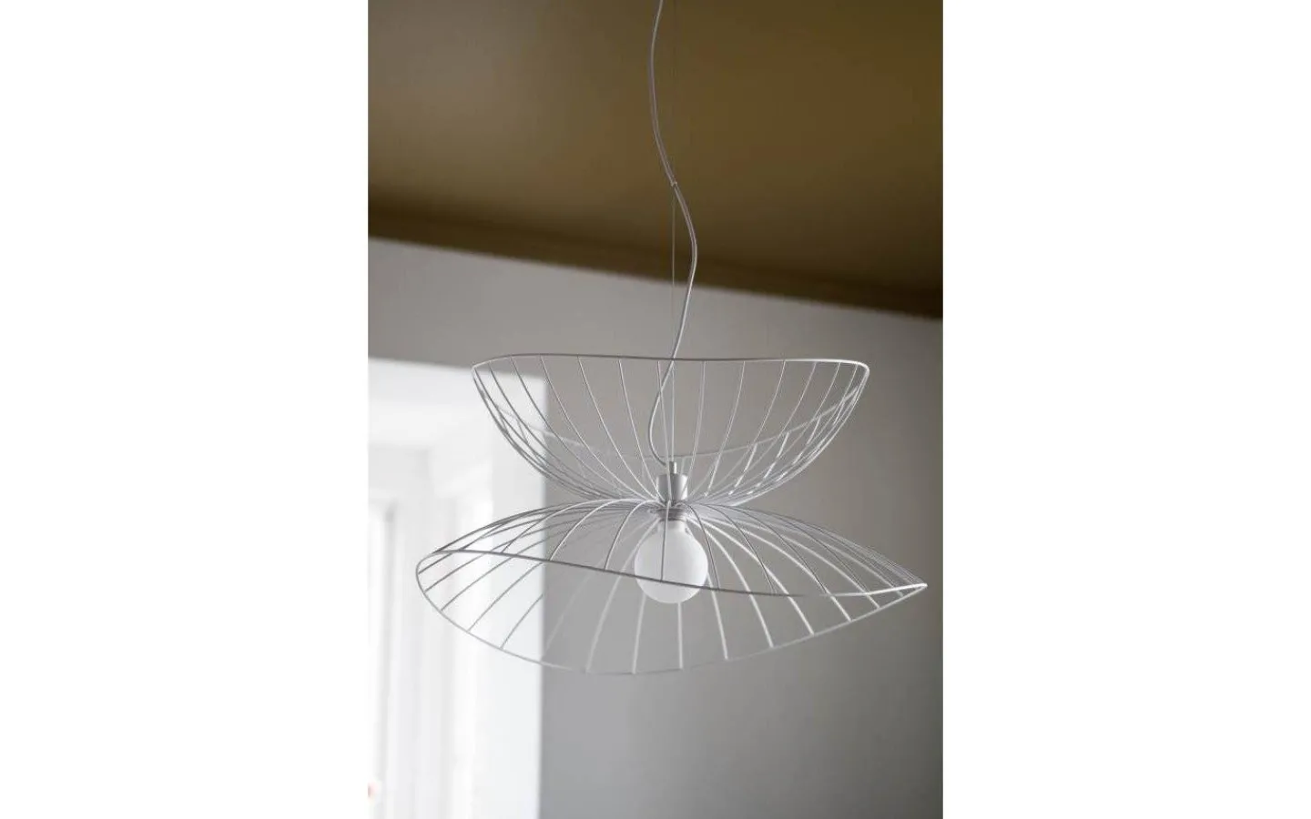 Vardagsrum|Kök & Matplats < Globen Lighting Ray Taklampa 70cm E27 Vit