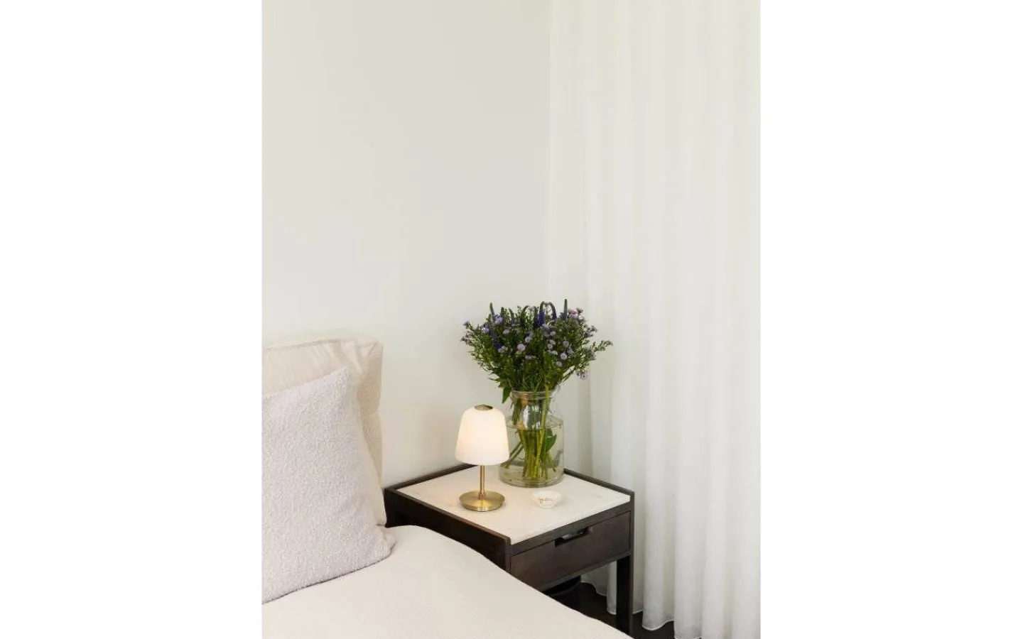 Uppladdningsbara Lampor Utomhus|Uppladdningsbara Lampor Utomhus < Halo Design Room 49 Uppladdningsbar Bordslampa LED 3-Steg DIM Opal/Mässing IP54