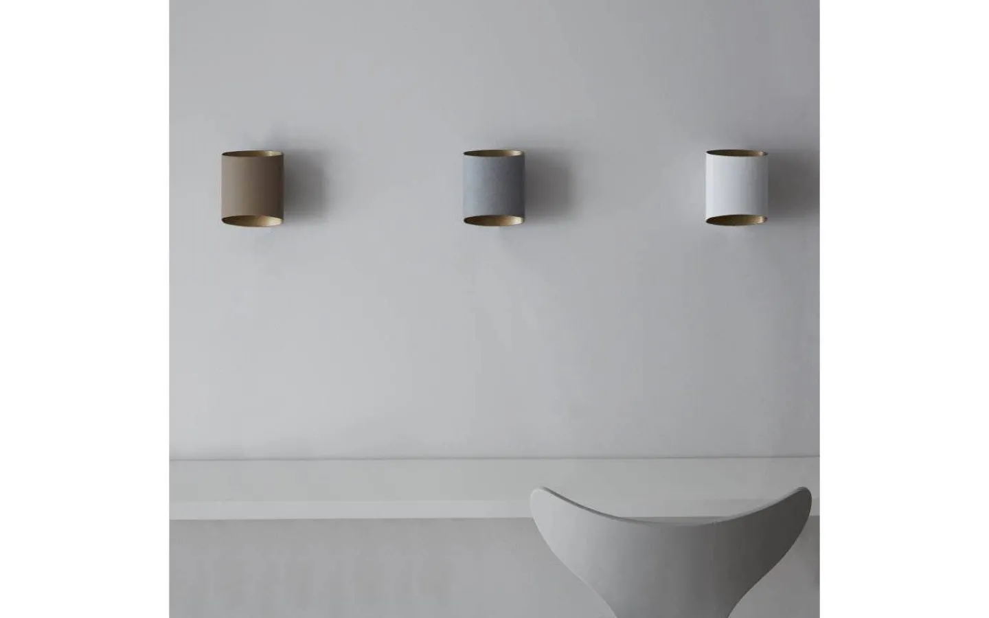 Vardagsrum|Hall & Trappa < Belid Sinne Vägglampa 17cm Vit/Mässing