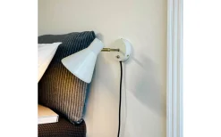 Läslampor-Dyberg Larsen Sleep Vägglampa Blank Pärlvit/Antikmässing