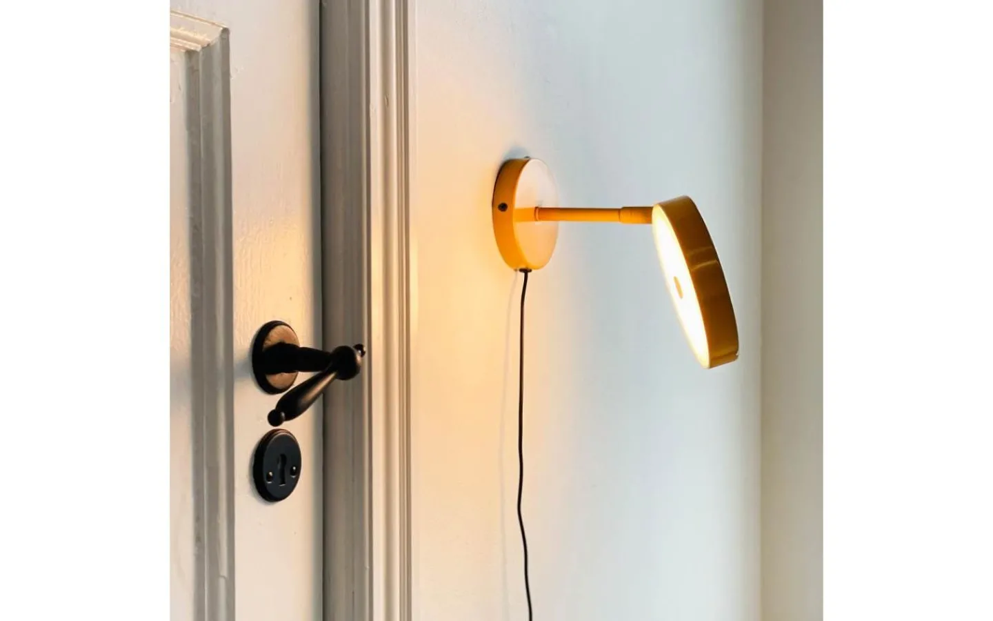 Läslampor-Dyberg Larsen Starlight Vägglampa LED 3000K 4,5W Curry