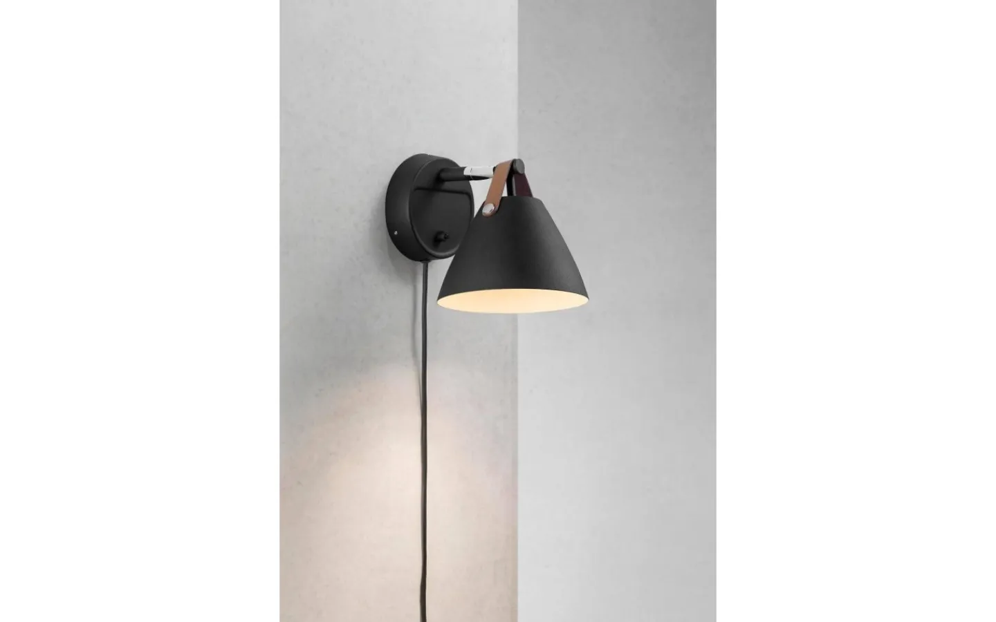 Sovrum|Läslampor-Design for the people Strap 15 Vägglampa Svart