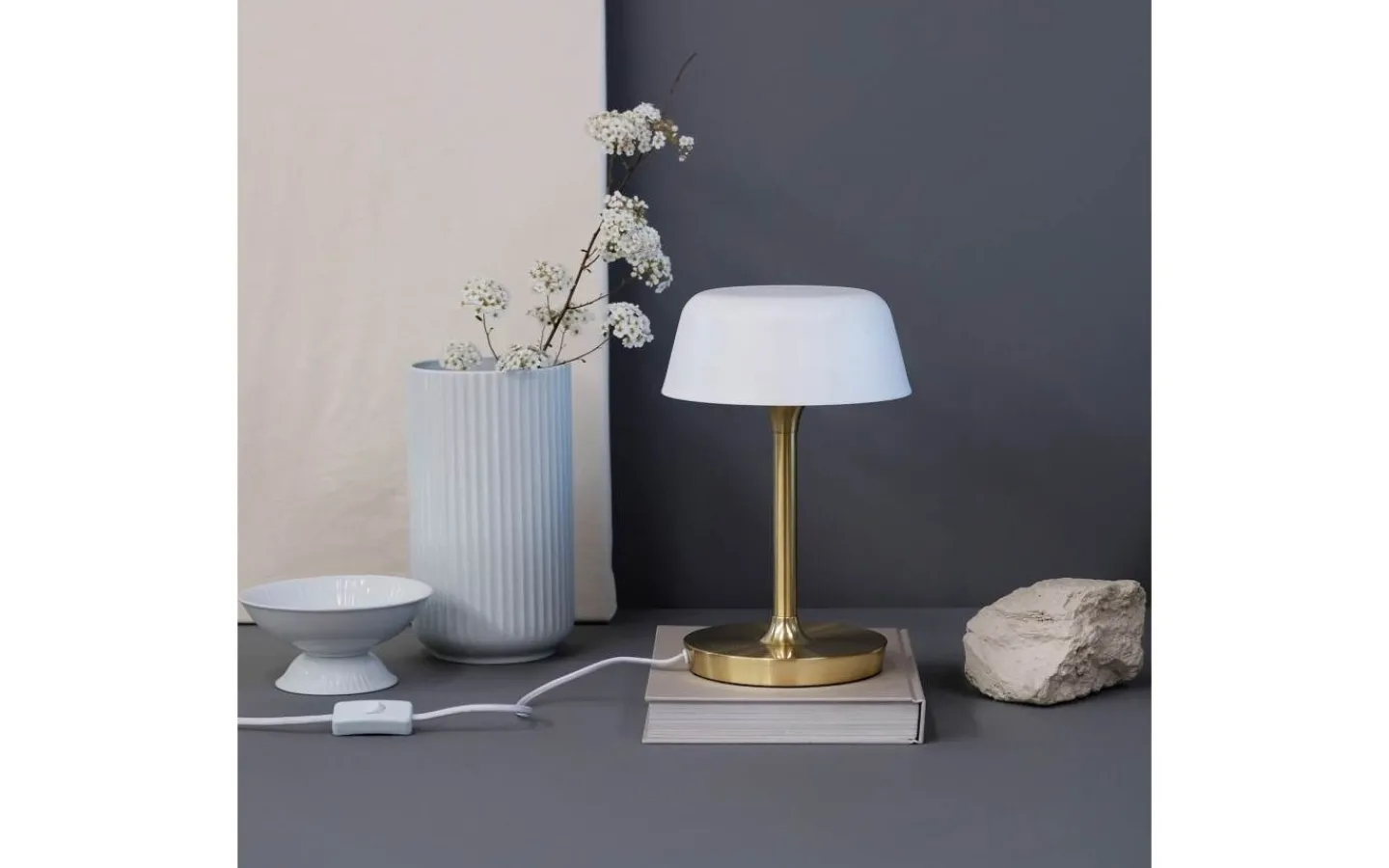 Bordslampor < Dyberg Larsen Valencia Bordslampa 30cm Vit/Mässing